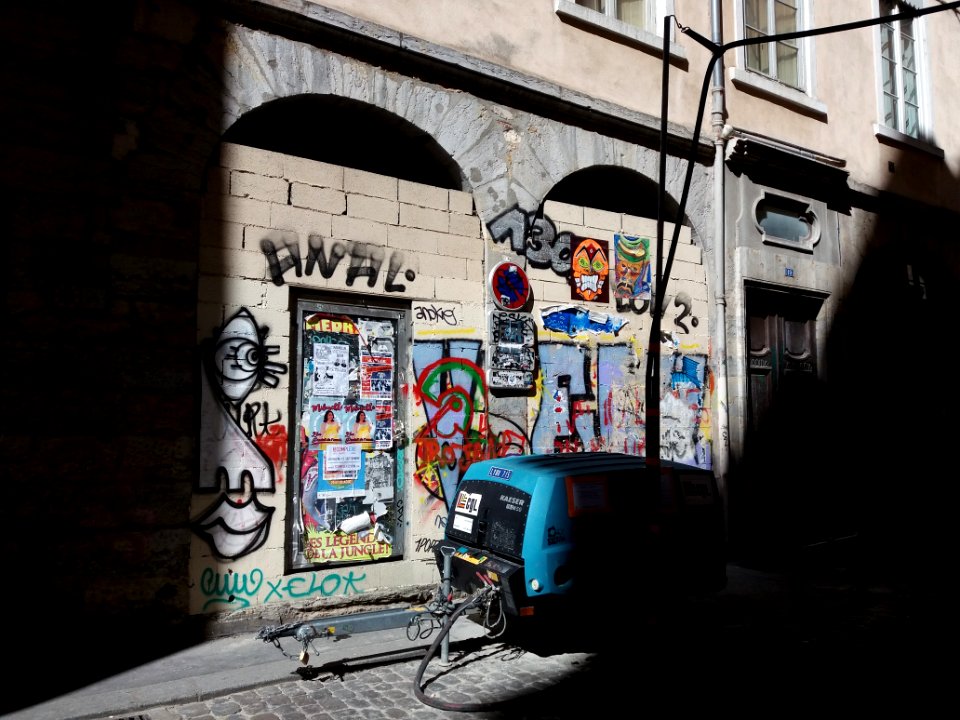 Lyon 1er - Rue Sergent Blandan - Mur au numéro 19