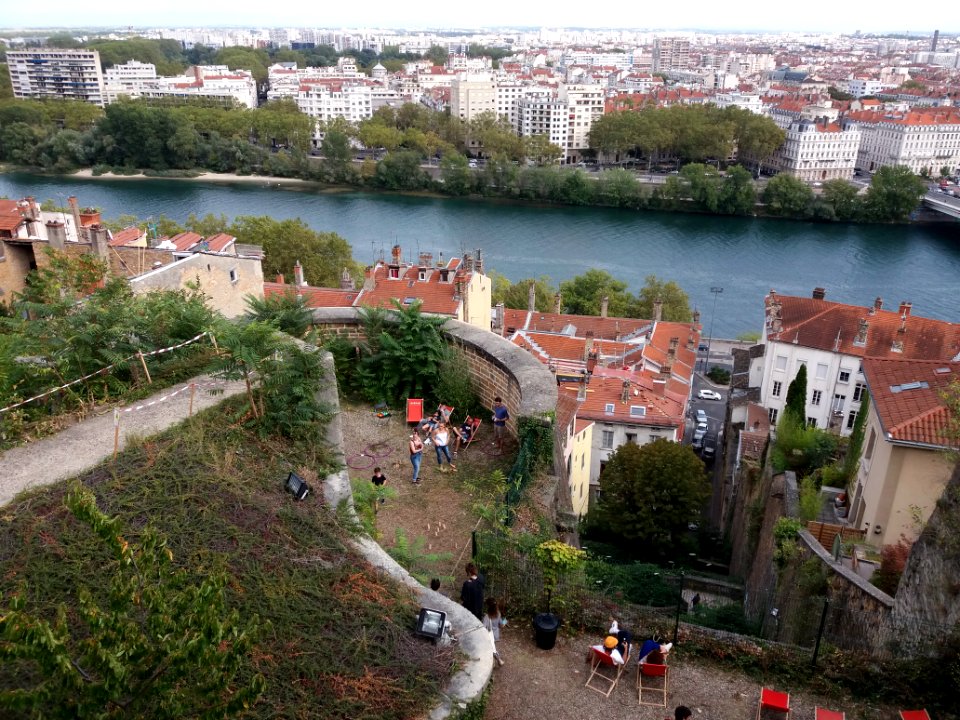 Lyon 1er - Bastion Saint Laurent, vue sur les terrasses et la Saône