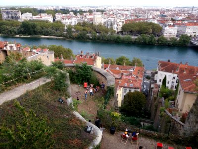 Lyon 1er - Bastion Saint Laurent, vue sur les terrasses et la Saône photo