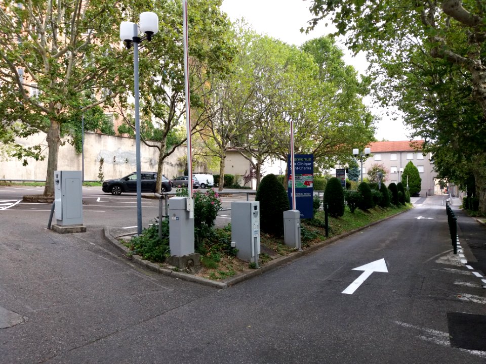 Lyon 1er - Clinique Saint-Charles, entrée, vers l'est