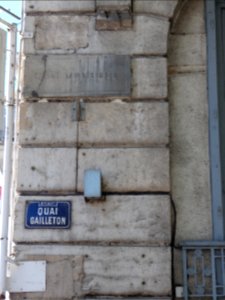 Lyon 2e - Quai Docteur Gailleton - Ancienne plaque Quai Monsieur, à l'angle de la place Antonin Poncet