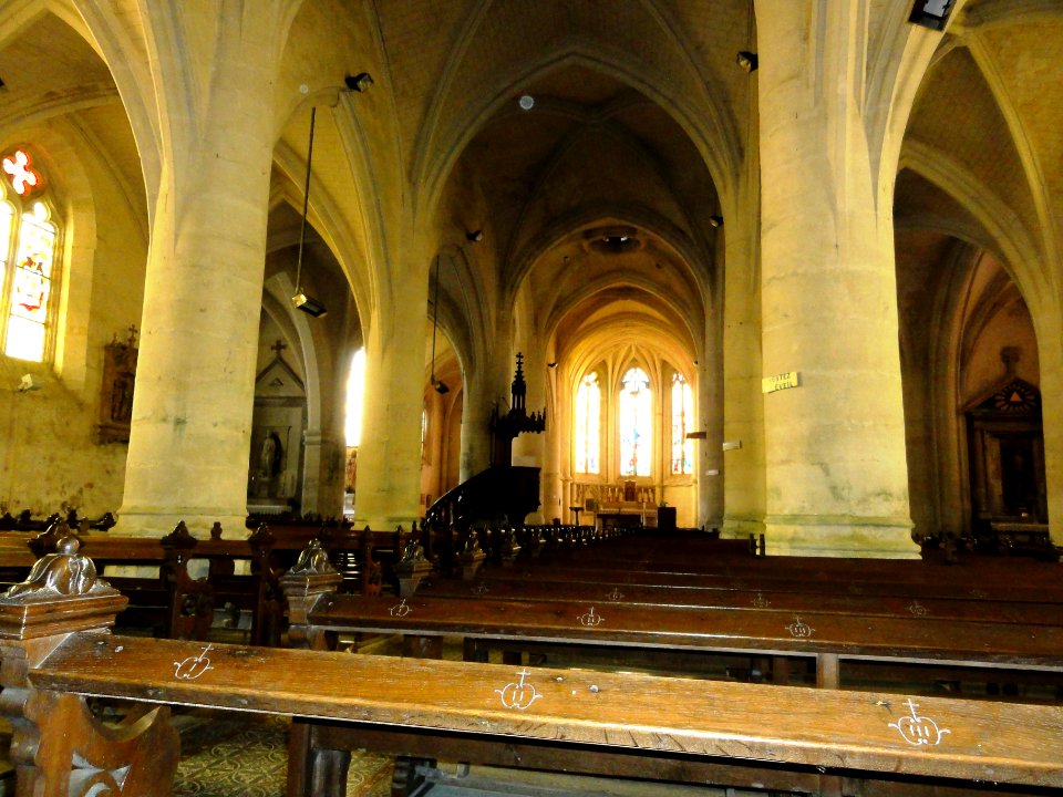 Longeville-en-Barrois (Meuse) église (07) intérieur, piliers du nef