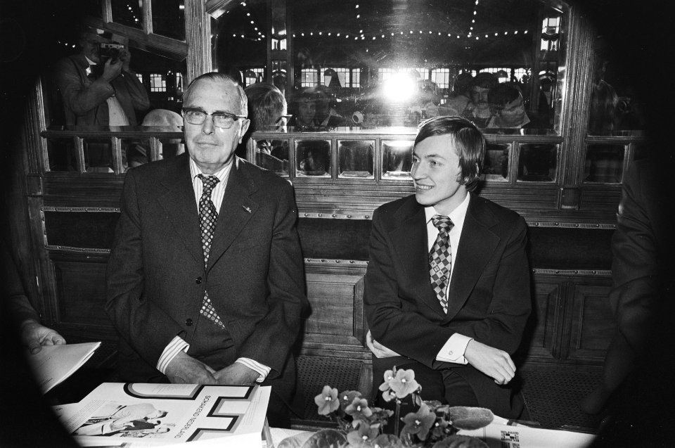 Loting Euwe vierkampschaken, Euwe met Karpov, Bestanddeelnr 928-5757
