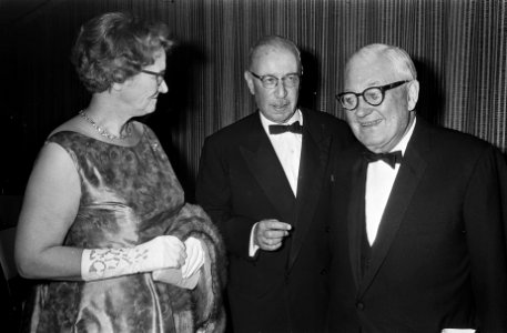 Lord Thomson te gast bij Buitenlandse Persvereniging in Hilton Hotel . Lord Thom, Bestanddeelnr 921-2039