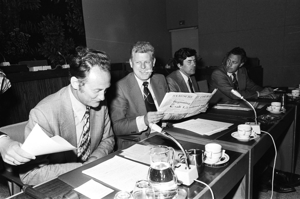 Loonoverleg tussen regering, werkgevers en werknemers, van links naar rechts Mi, Bestanddeelnr 928-6515