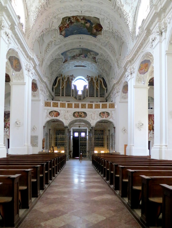 Klosterkirche Kirchenschiff nach West