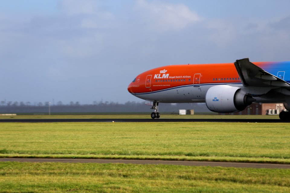 KLM B777-306ER (PH-BVA) at Amsterdam Airport Schiphol (16)