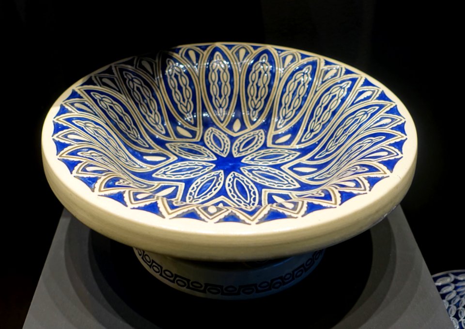 Kitchen dish by Albin Muller, 1908-1912, earthenware - Museum Künstlerkolonie Darmstadt - Mathildenhöhe - Darmstadt, Germany - DSC06123