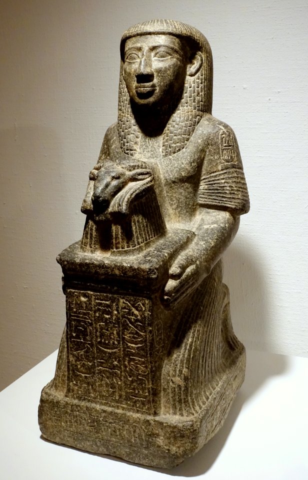 Kneeling statue of Yupa, Pharoah Ramesses II's scribe, Egypt, New Kingdom, 19th dynasty, c. 1279-1213 BC, black granite - Krannert Art Museum, UIUC - DSC06682
