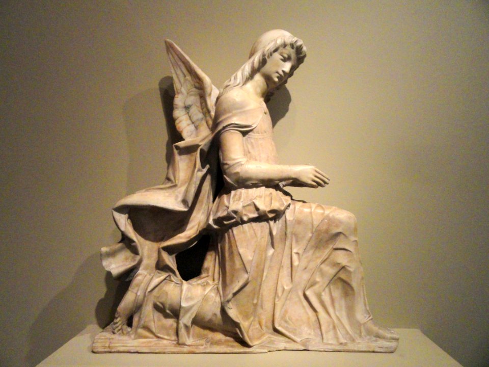 Kneeling Angel, 1st of 2, Giovanni Antonio Amadeo, 1470-1480, marble - National Gallery of Art, Washington - DSC09854