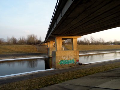 Knautnaundorfer Elsterbrücke im Verlauf der Bundesstraße 186 -Schrägsicht-Ost- Anfang März 2018