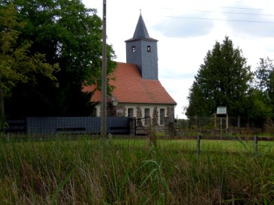 Kirche Berkau -Nordostansicht Fern- im August 2020