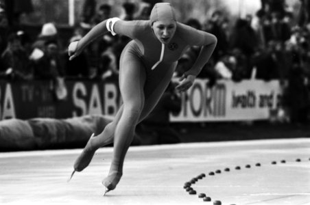 Karin Enke in actie op de 1500 meter, Bestanddeelnr 932-4751