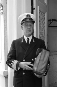 Kabinetsformateur ontving enkele defensiespecialisten en ministers Stil leven b, Bestanddeelnr 915-2434