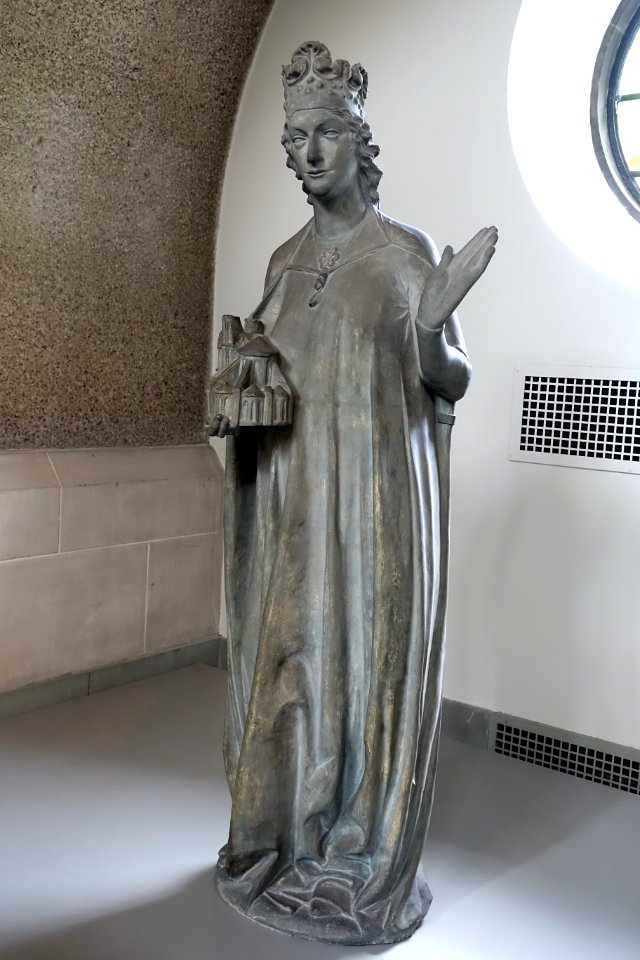 Kaiserin Kunigunde, c. 1236, from Adam's Portal, Bamberg Cathedral, Germany, c. 1900, plaster replica - Adolphus Busch Hall - Harvard University - DSC05689