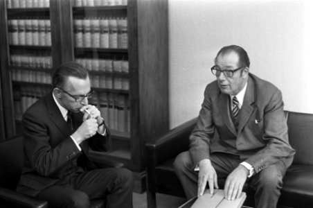 Kabinetsformateur Ruppert (rechts) en Minister Nelissen, Bestanddeelnr 926-0825