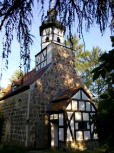Kirche Bülzig -Vorbau mit Zutritt unterhalb Kirchturm- im Juli 2020a