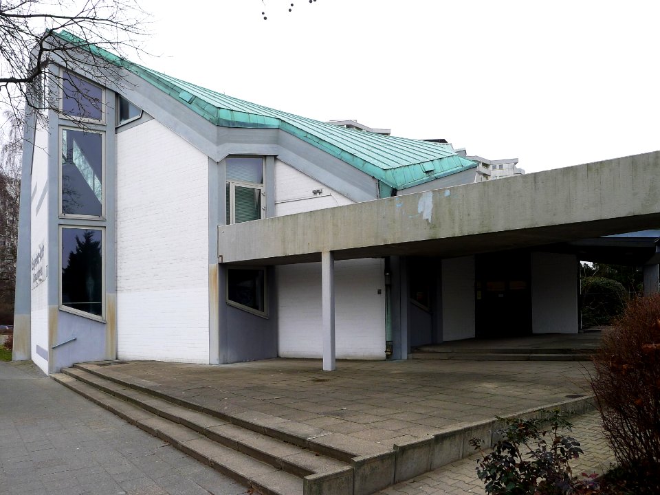 Kirche am Seggeluchbecken (Märkisches Viertel) Haupteingang