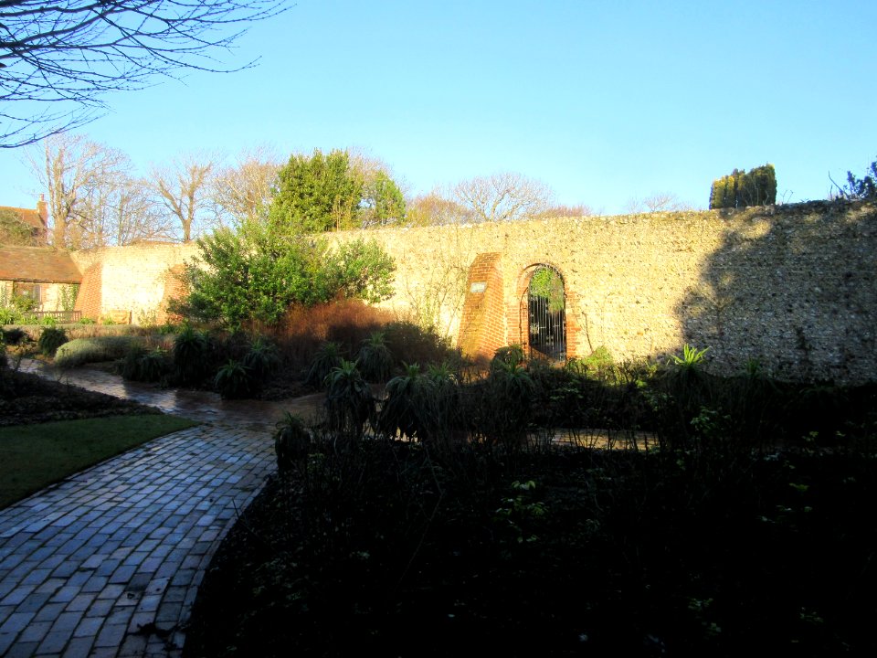Kipling Gardens, The Green, Rottingdean (December 2016) (5)