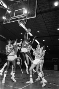 Kinzo tegen Delta Lloyd (basketbal) spelmomenten, Bestanddeelnr 928-5005