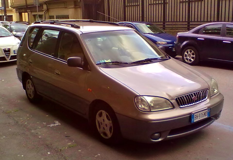 Kia Carens LS 1st generation front