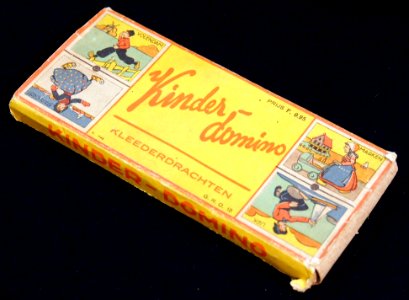Kinder Domino kleederdrachten, foto3
