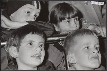 Kinderen, sinterklaasfeesten, sint nicolaas, Bestanddeelnr 049-0517