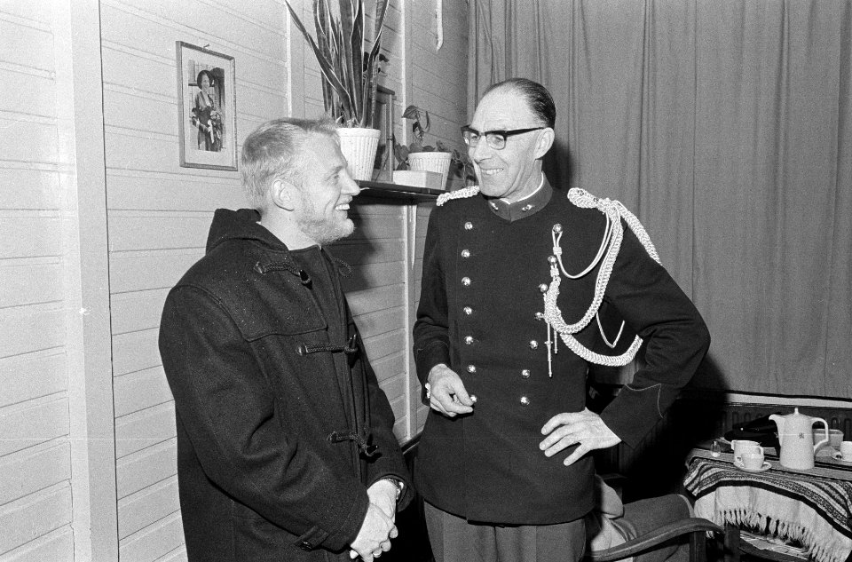 Kjeld Thorst bij de douane (speler had paspoort vergeten), Bestanddeelnr 919-8291
