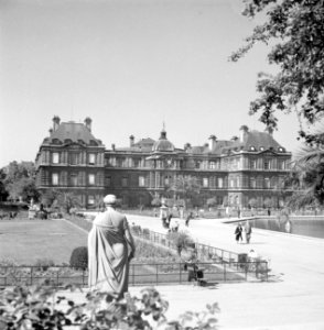 Jardin du Luxembourg, met het gezicht op het Palais du Luxembourg, Bestanddeelnr 254-2131