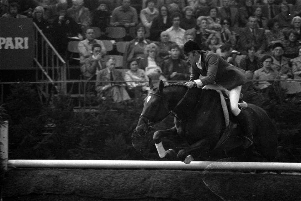 Jumping Amsterdam Gerd Wiltfang met paard Posnitz, Bestanddeelnr 929-4146