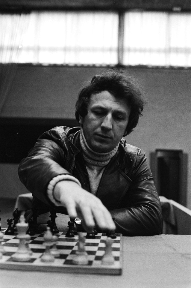 Jevgeni Svesjnikov in actie op het Hoogovenstoernooi, Bestanddeelnr 931-2737