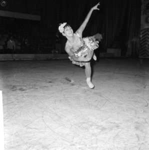 Joan Haanappel in de Wienerijsrevue, vaart en charme op het ijs, Bestanddeelnr 914-4685