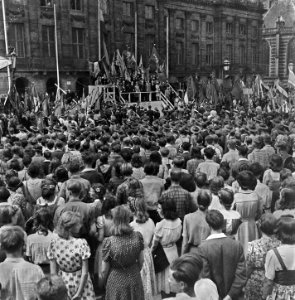 Jeugddemonstratie op de Dam te Amsterdam, Bestanddeelnr 900-3096