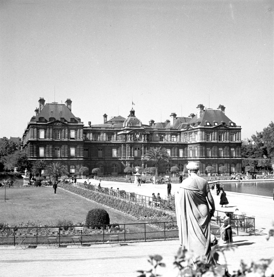 Jardin du Luxembourg, met het gezicht op het Palais du Luxembourg, Bestanddeelnr 254-2130