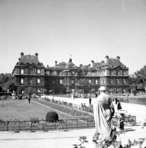 Jardin du Luxembourg, met het gezicht op het Palais du Luxembourg, Bestanddeelnr 254-2130
