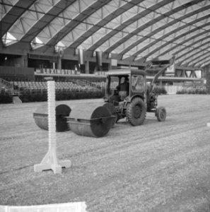 Jumping Amsterdam, tractors aan het werk in de RAI, Bestanddeelnr 917-1722