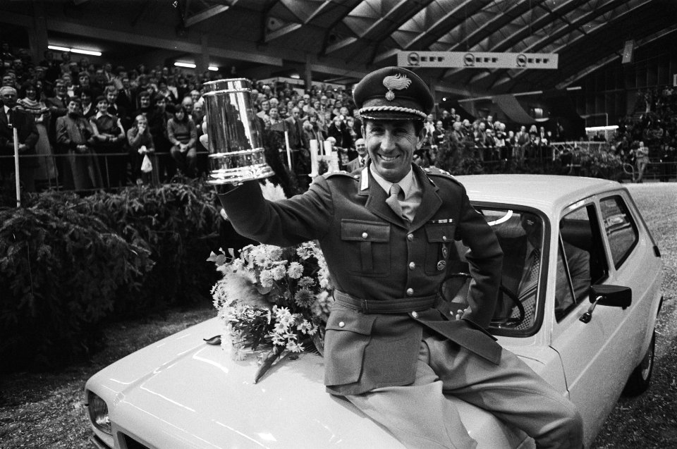 Jumping Amsterdam winnaar Grote Prijs Amsterdam de Italiaan Raimondo dInzeo me, Bestanddeelnr 928-9096