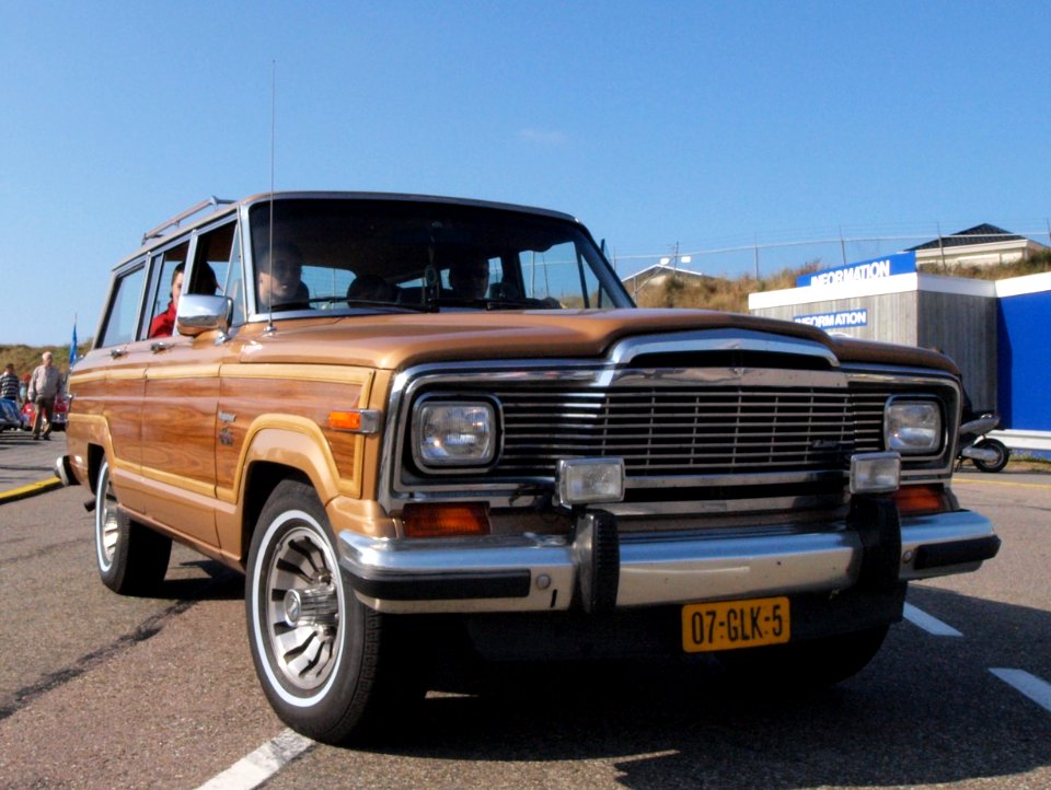 Jeep Wagoneer dutch licence registration 07-GLK-5 pic1