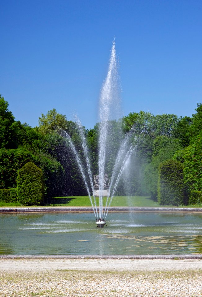 Jet d'eau chevaux d'Apollon Champs sur Marne