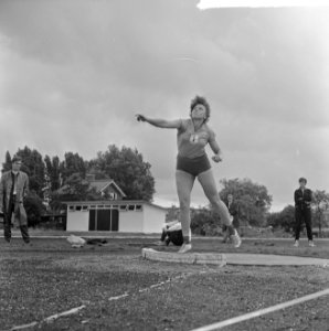 Jeugdkampioenschappen atletiek te Rotterdam. Verspringen, Bestanddeelnr 916-6577