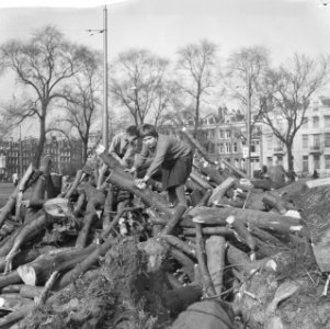 Jeugd speelt op Frederiksplein, Bestanddeelnr 912-3134