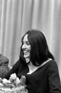 Joan Baez , Amerikaanse zangeres tijdens persconferentie, Bestanddeelnr 919-0776