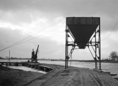 Kanalen, werkzaamheden, rails, werktuigen, Bestanddeelnr 253-6655
