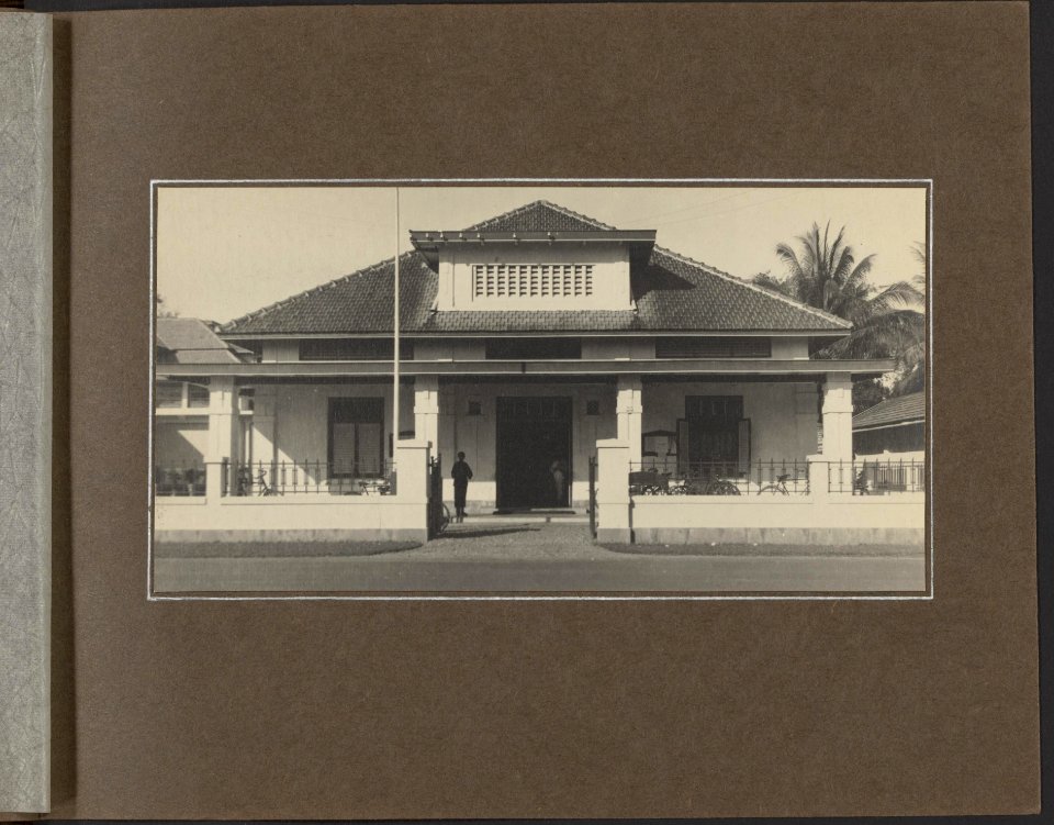 Kantoorgebouw, waarschijnlijk in Medan, Bestanddeelnr 823 10