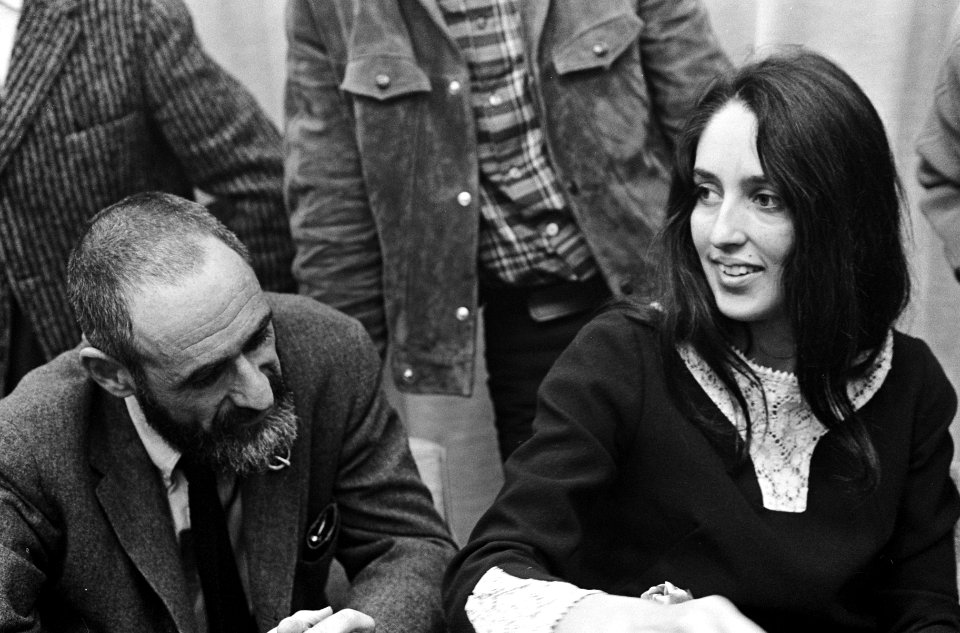 Joan Baez , Amerikaanse zangeres tijdens persconferentie, Bestanddeelnr 919-0774