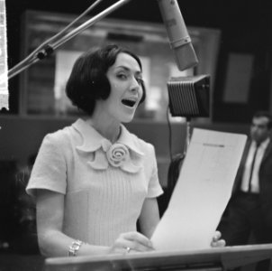 Joan Haanappel bij Phonogram te Hilversum, Joan Haanappel tijdens opname, Bestanddeelnr 917-0147