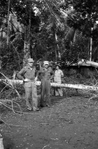 Kapitein van Asperen Vervenne en sergeant-majoor Massees, beiden uit Medan, neme, Bestanddeelnr 5347