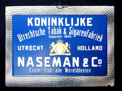 Koninklijke Utrechtsche Tabak & Sgarenfabriek Naseman & Co kartonnen reklame bord