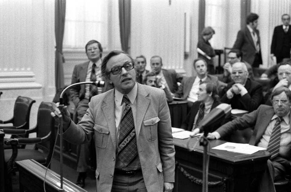Kamerlid Kleisterlee (KVP) protesteert nadat hij te laat is gekomen voor de stem, Bestanddeelnr 927-0284