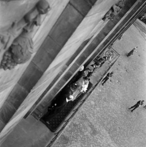 Koningin Wilhelmina op balkon van het Palies op de Dam, van boven gefotografeer, Bestanddeelnr 900-4650